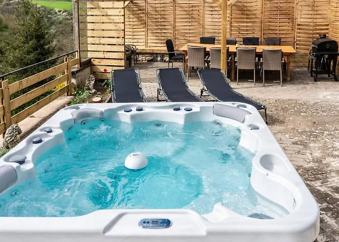 Romantic Old Building Near Nuerburgring וילה Virneburg