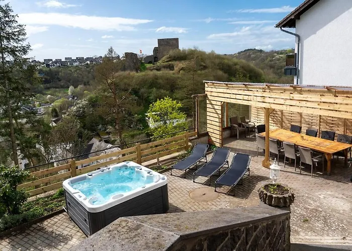 Romantic Old Building Near Nuerburgring וילה Virneburg